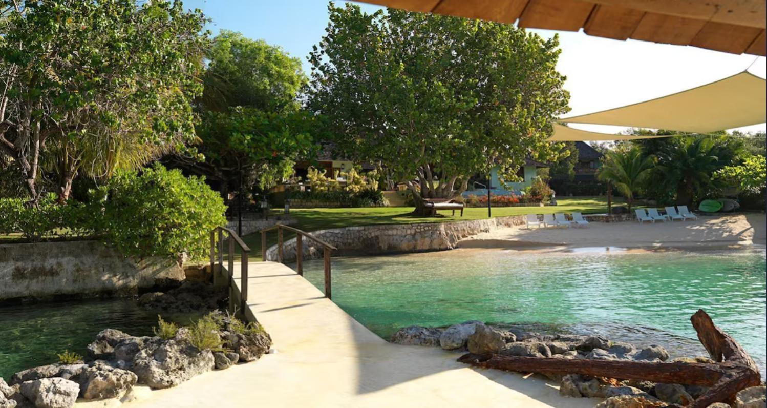 Amanoka Exclusive Villa With Private Beach & Gazebo Discovery Bay Buitenkant foto