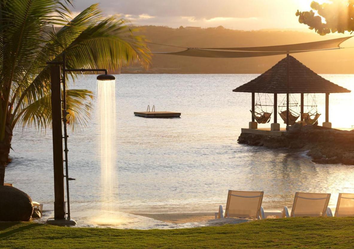 Amanoka Exclusive Villa With Private Beach & Gazebo Discovery Bay Buitenkant foto
